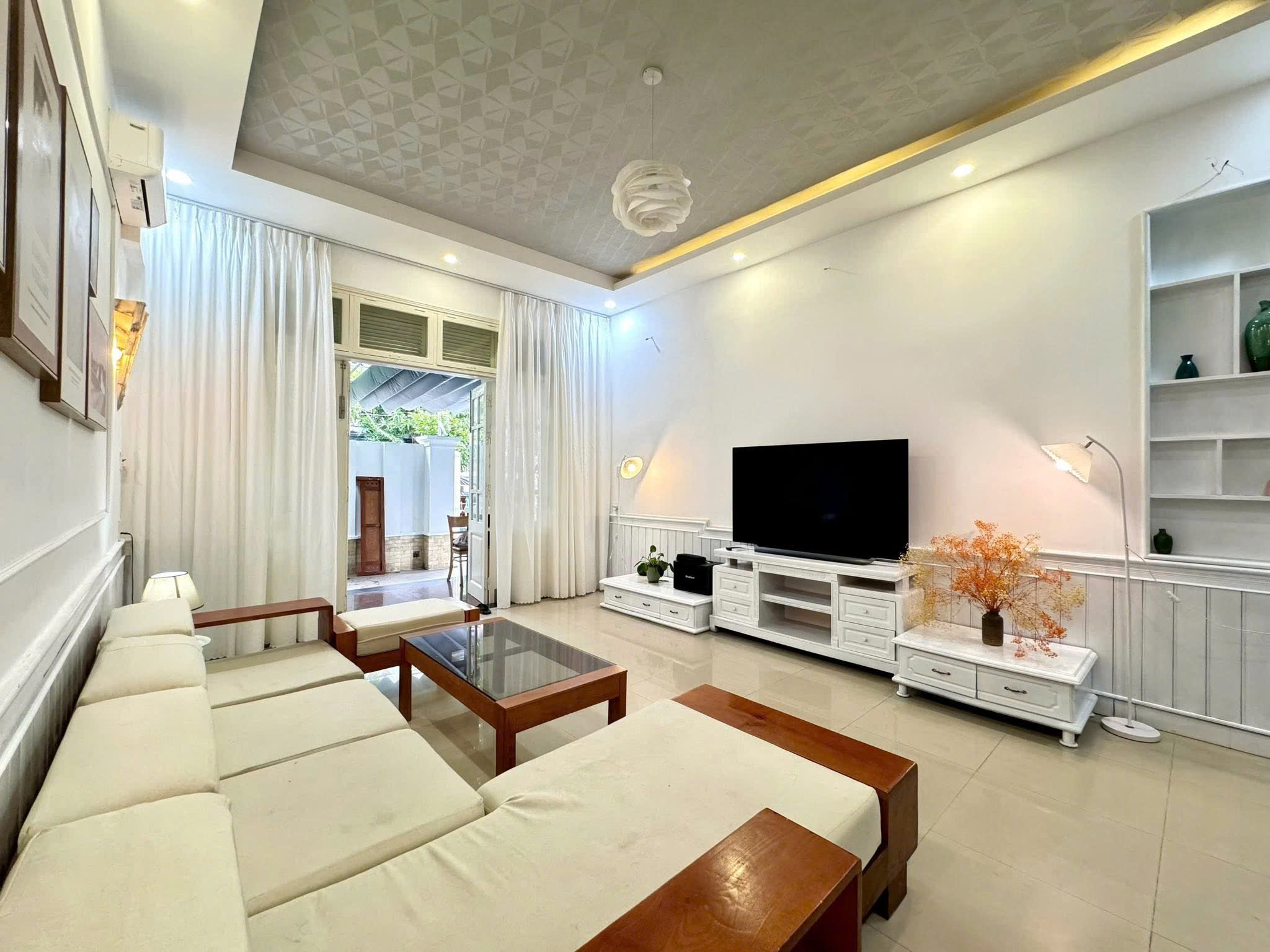 Q1- Cho thuê biệt thự hồ bơi 7 phòng ngủ khu Phạm Văn Đồng